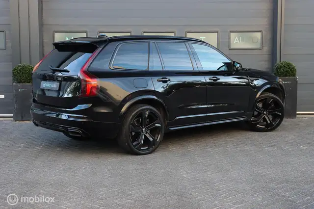 Volvo XC90 view 8