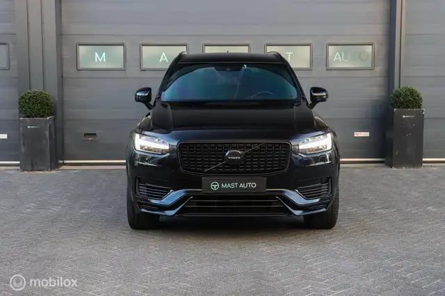 Volvo XC90 view 2