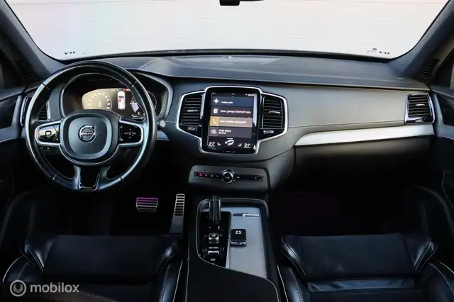 Volvo XC90 view 3