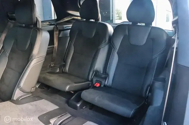 Volvo XC90 view 10