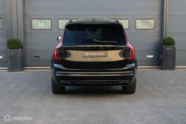 Volvo XC90 view 9