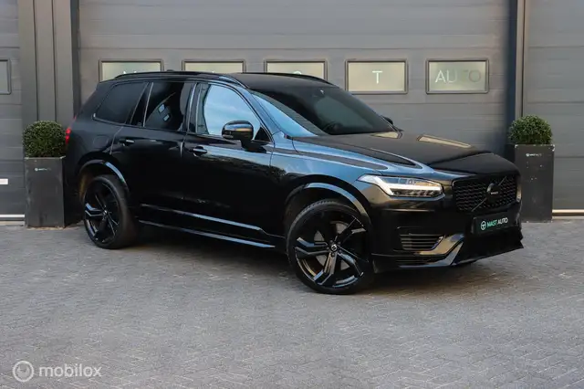Volvo XC90 view 4