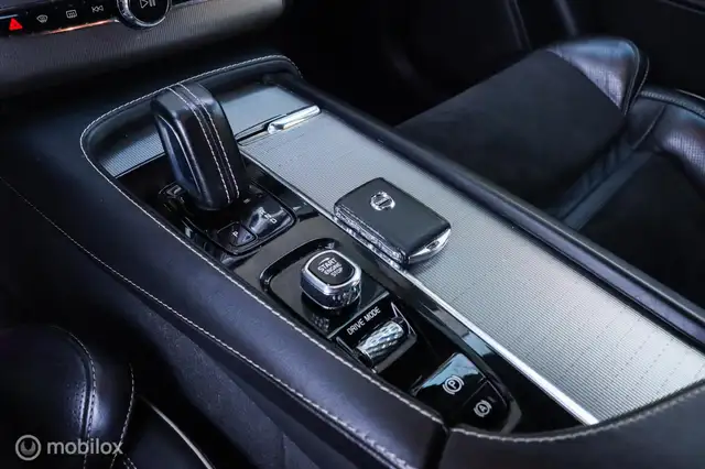 Volvo XC90 view 15