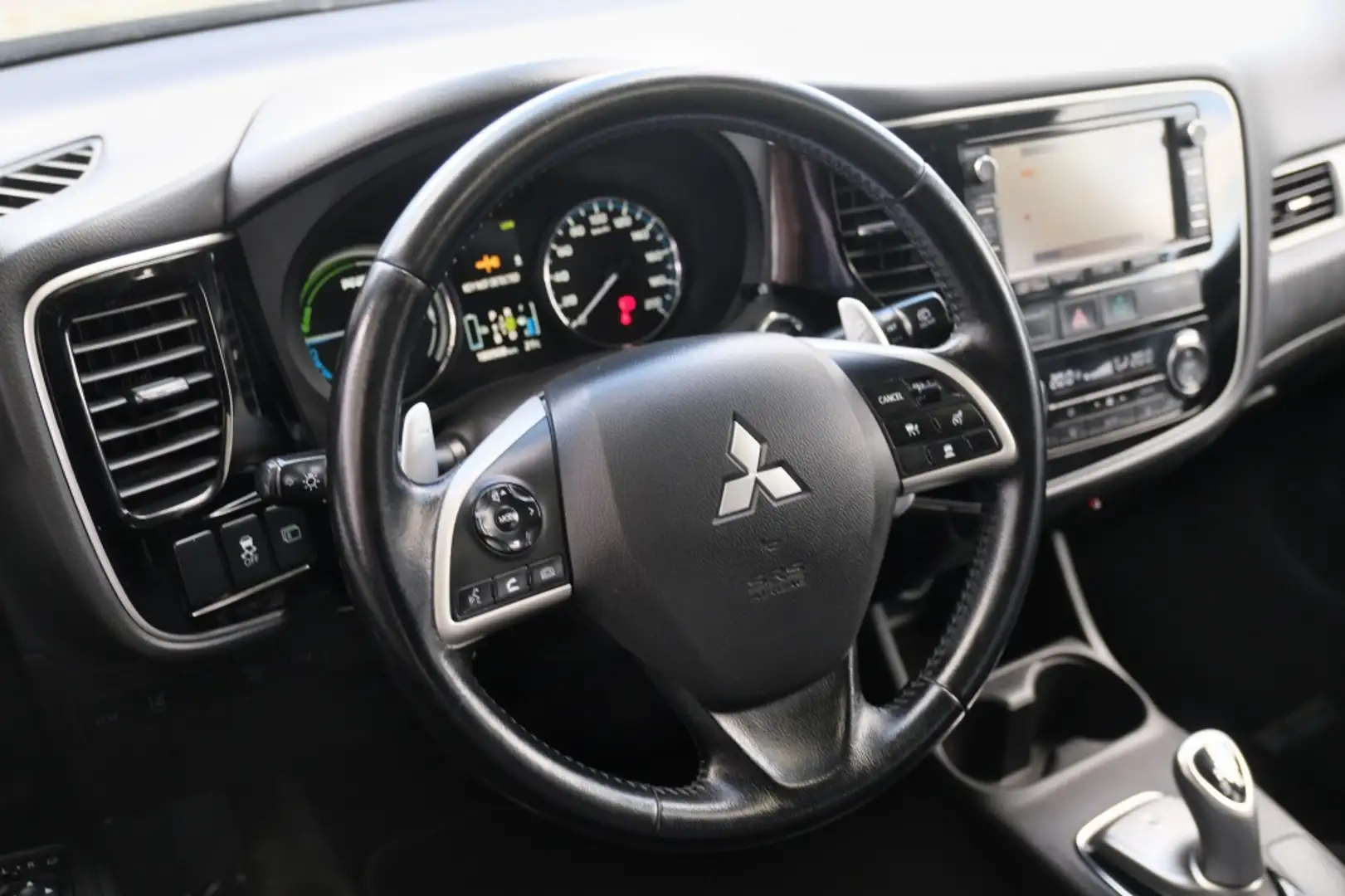 Mitsubishi Outlander 2.0 PHEV Instyle+ Pano, Leder, Origineel NL crna - 2