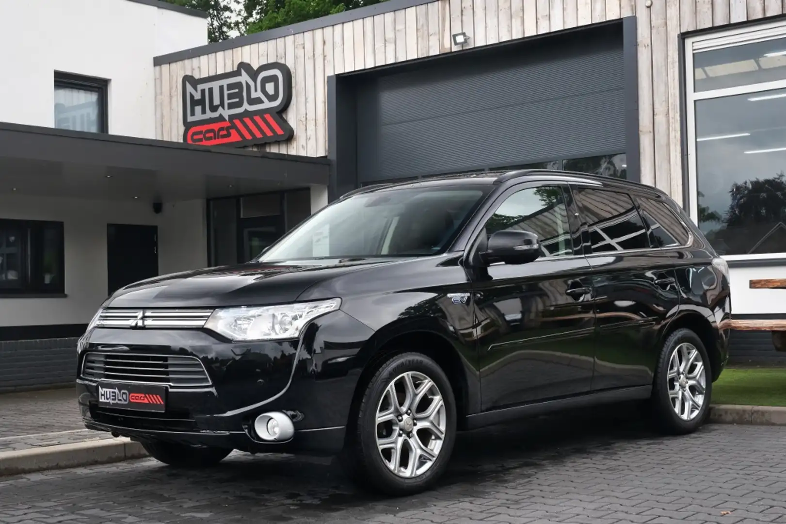 Mitsubishi Outlander 2.0 PHEV Instyle+ Pano, Leder, Origineel NL crna - 1