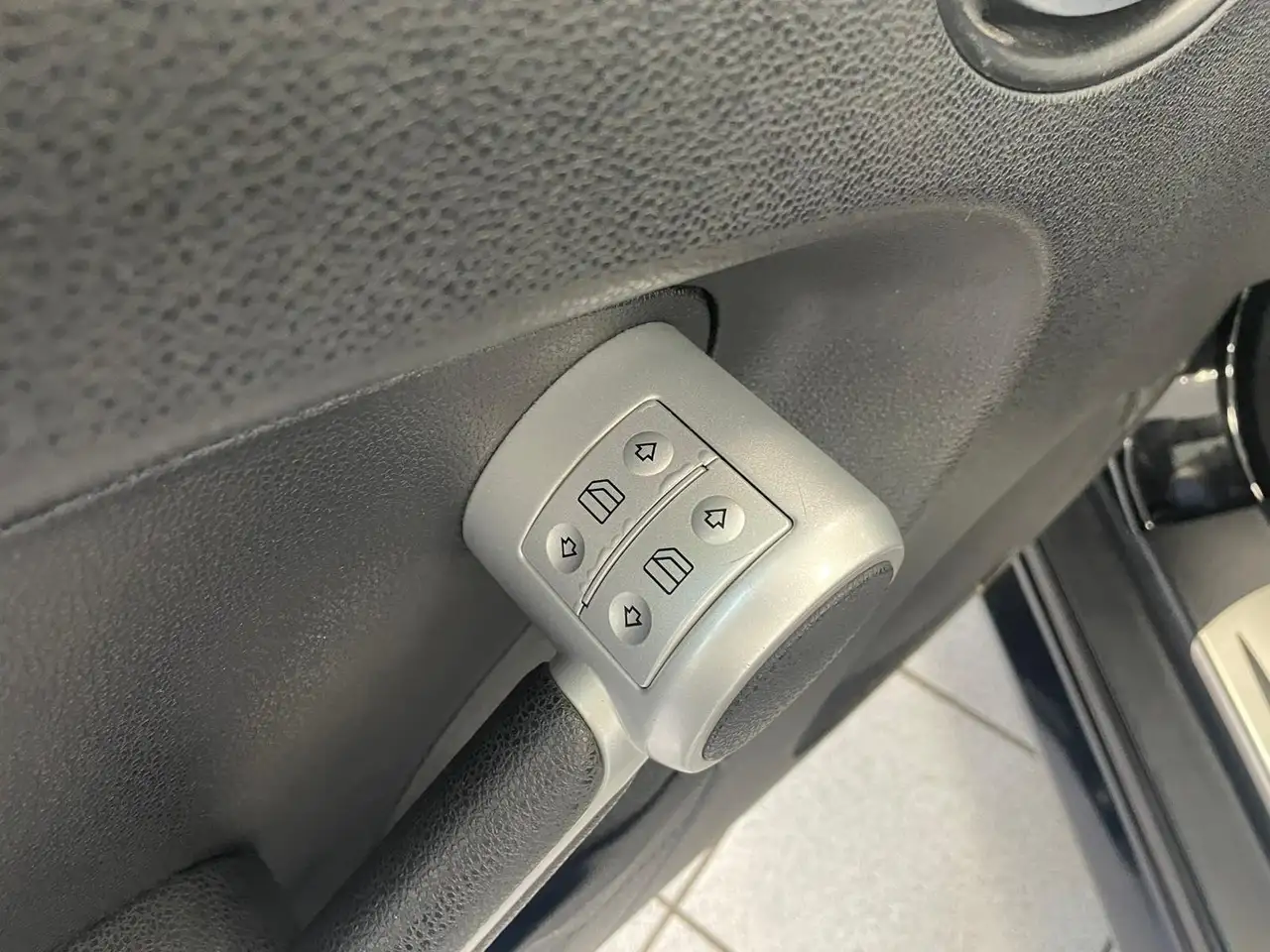 MERCEDES-BENZ SLK 200 KOMPRESSOR AMG*EFH*HARDTOP*KLIMA*SITZHZG | 163 ch | ARRIÈRE | BVM