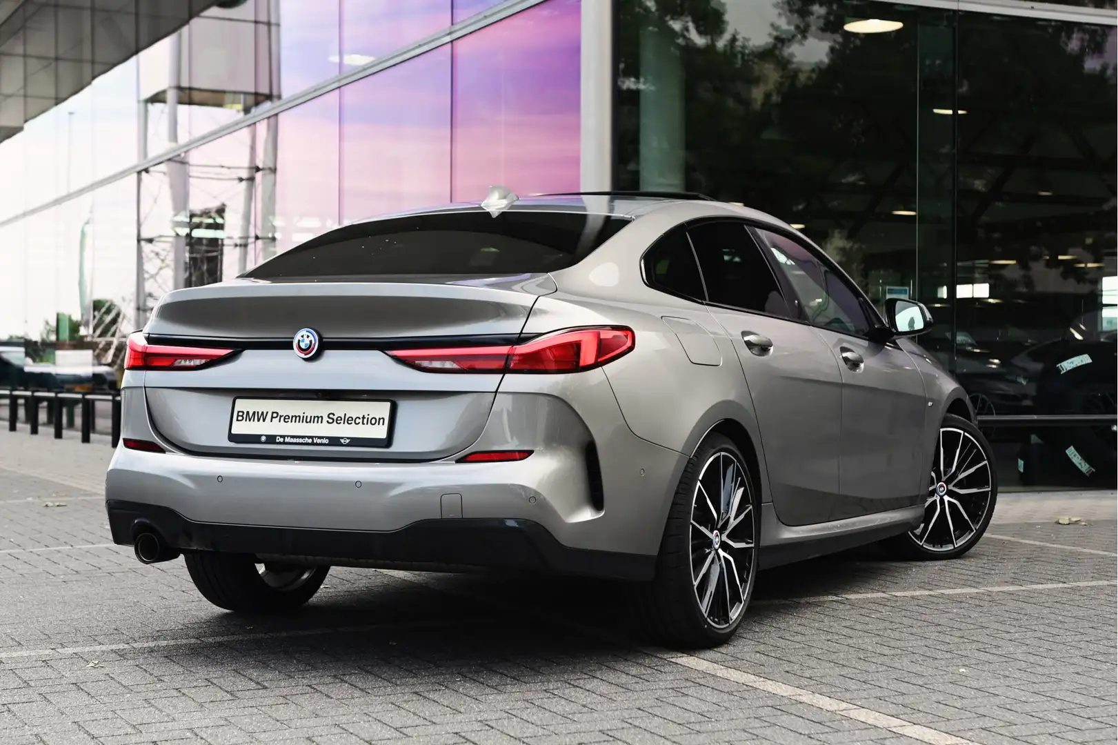 BMW 218 2 Serie Gran Coupé 218i M Sport Automaat / Panoram Gris - 2