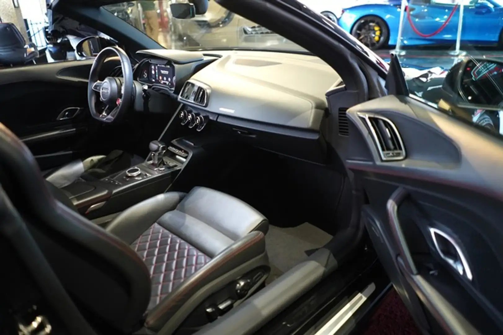 Audi R8 Spyder quattro+ B&O SP.ABGAS PPF KAM Černá - 2