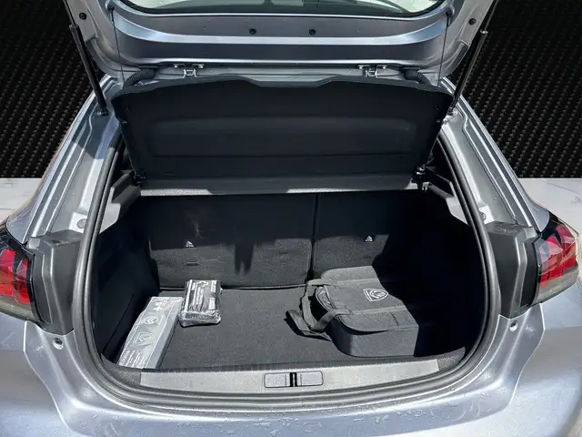 Peugeot 208 view 10