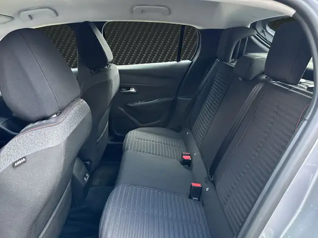 Peugeot 208 view 12