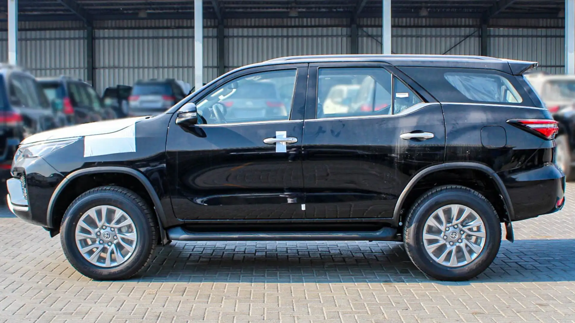 Toyota Fortuner Diesel - 2.8l - A/T 2023 *EXPORT OUT OF EU* Fekete - 2