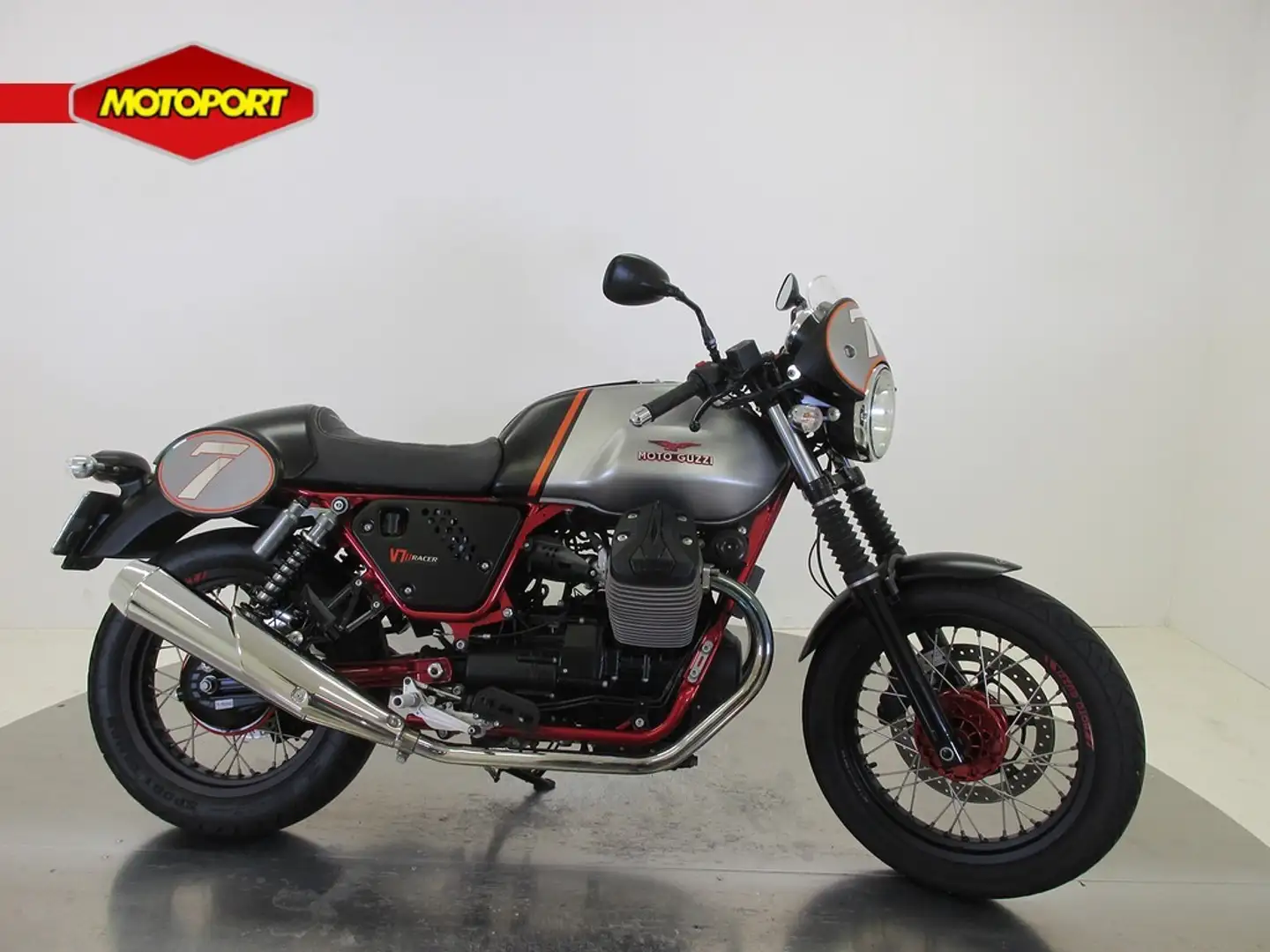 Moto Guzzi V 7 Zilver - 1
