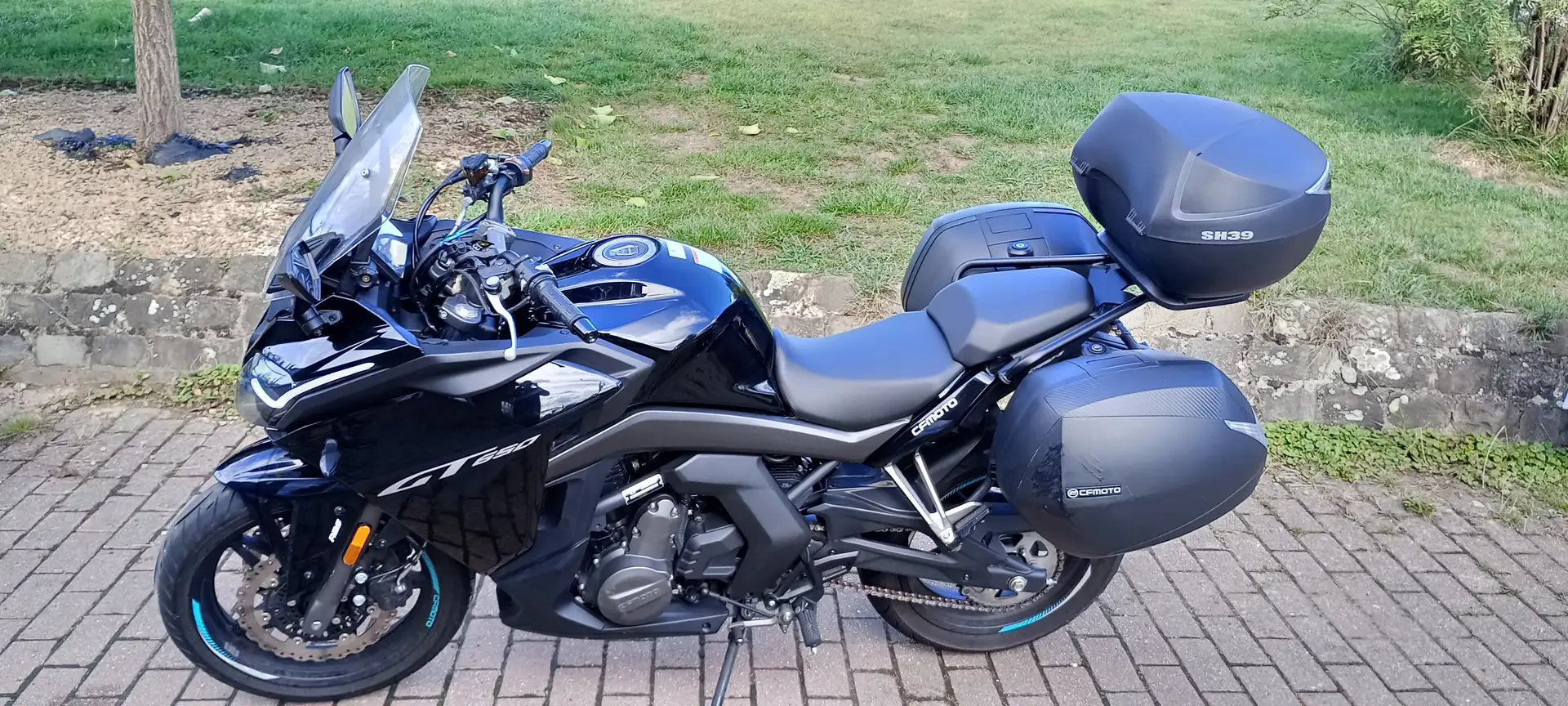 CFMOTO 650GT Fekete - 2