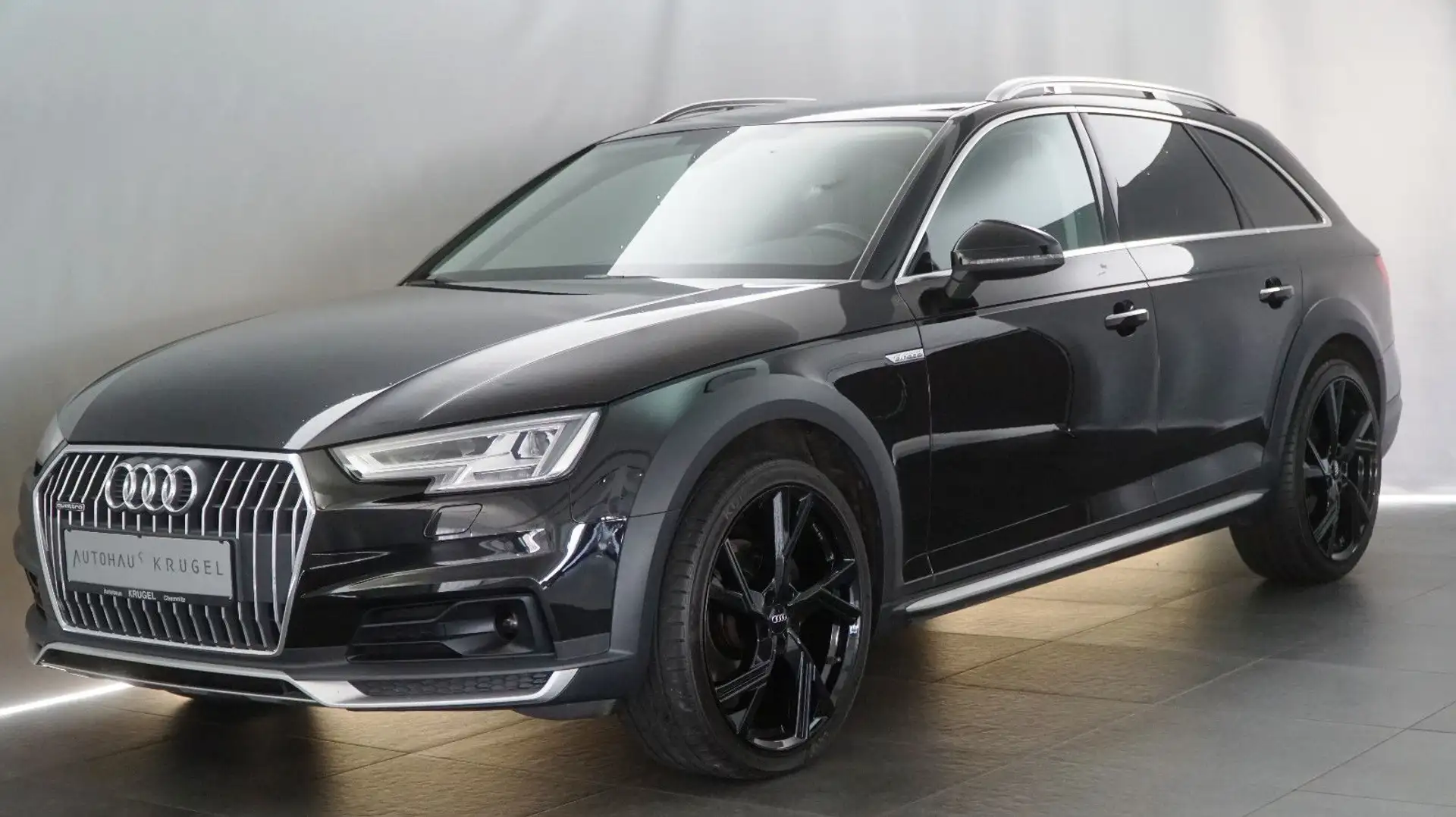 Audi A4 allroad quattro S Line Sport 19"Alu Schwarz - 1