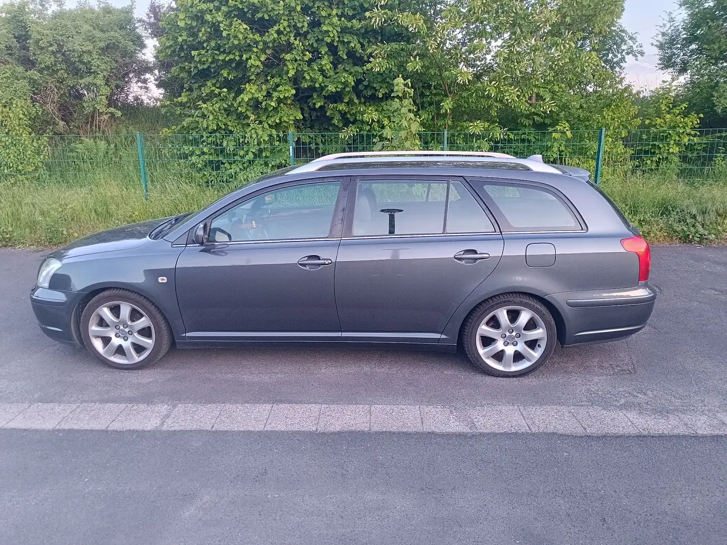 Toyota Avensis 2.0 VVT-i Combi Automatik Executive - 1
