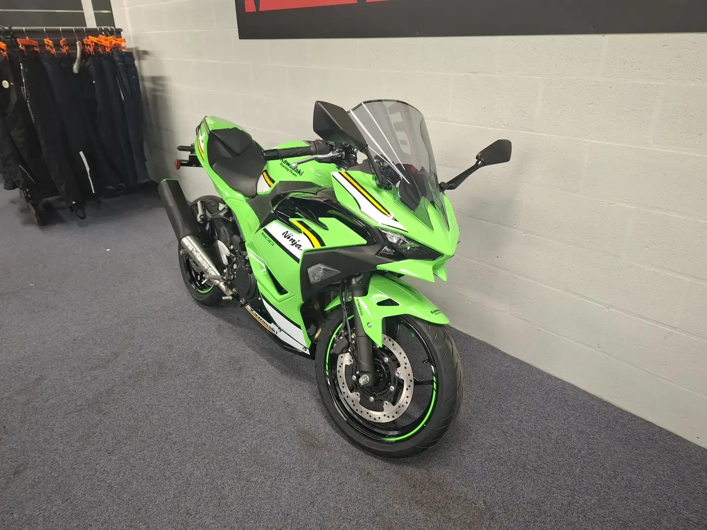 Kawasaki Ninja 500 SE ABS E5+ 2025 PACK PERFORMANCE DEPART IMMEDIAT Verde - 2