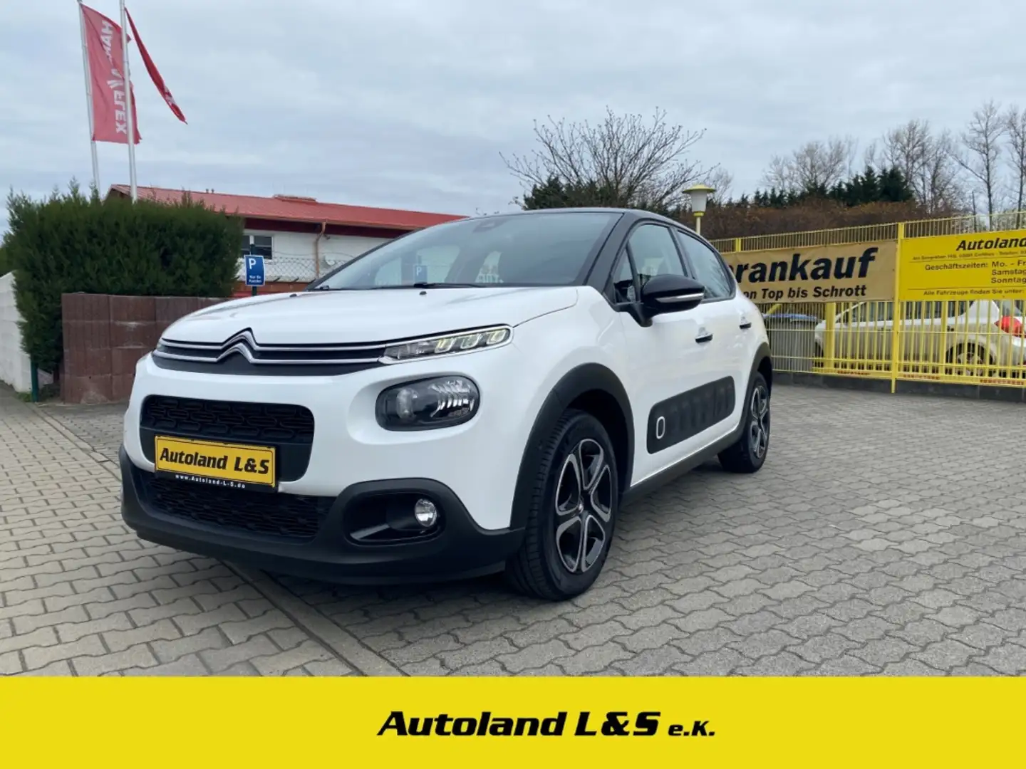 Citroen C3 Shine 1.2 PureTech, LED,SH,PDC,WKR,Navi,1.Hand, Ka Bianco - 1