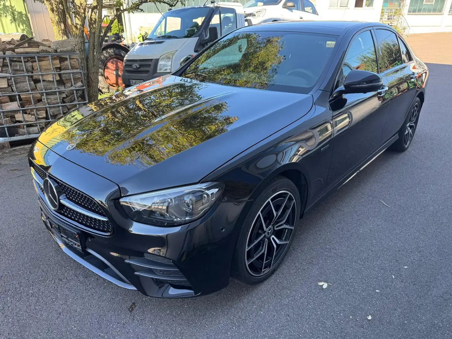 Mercedes-Benz E 300 e Lim AMG Pano HUD NightMultibeam Burmester Noir - 1