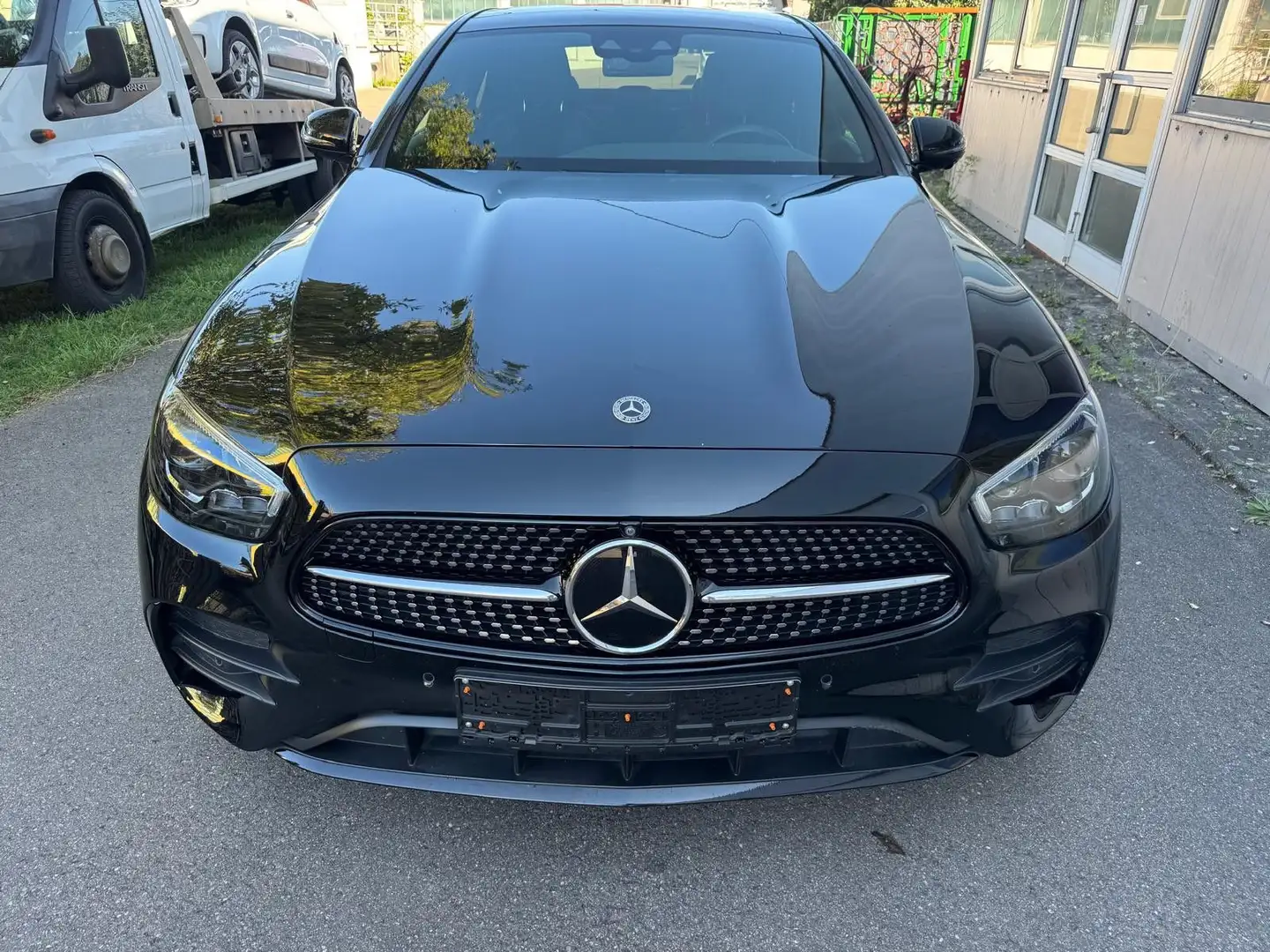 Mercedes-Benz E 300 e Lim AMG Pano HUD NightMultibeam Burmester Noir - 2