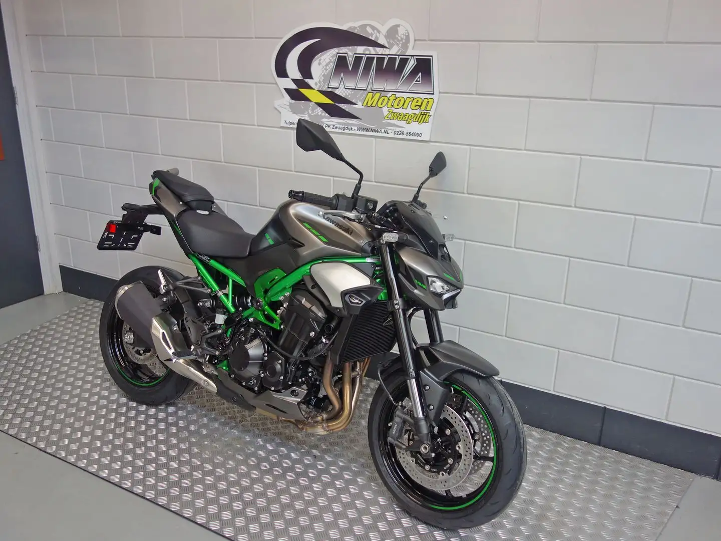 Kawasaki Z 900 Verde - 2