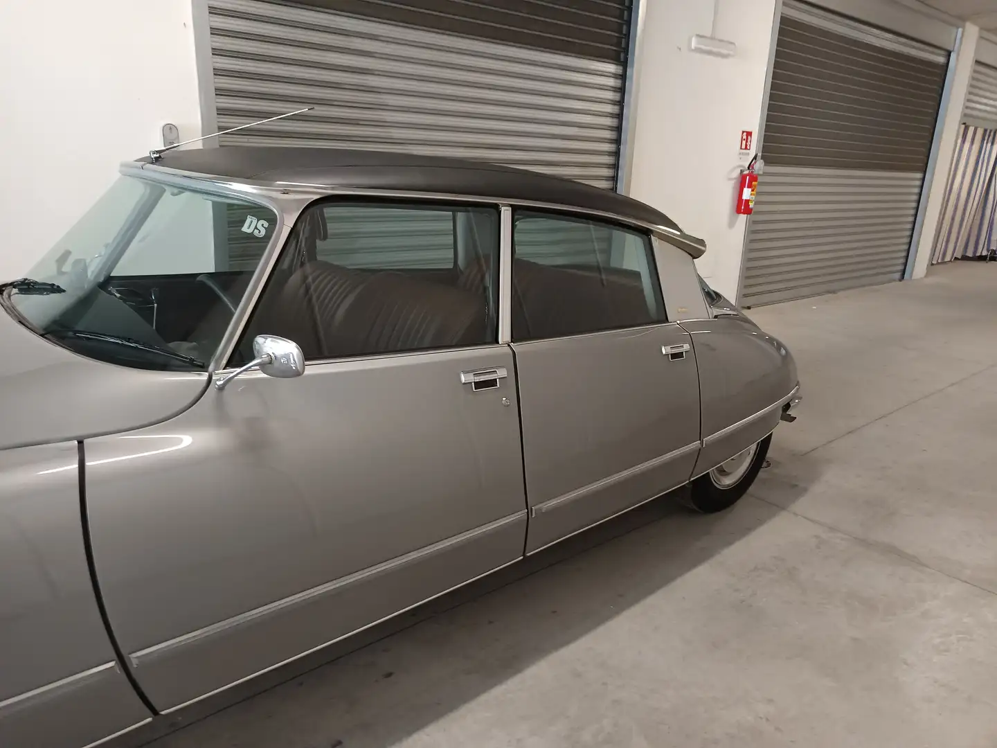Citroen DS Grey - 1