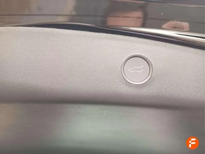 Tesla Model 3 2024, foto 21