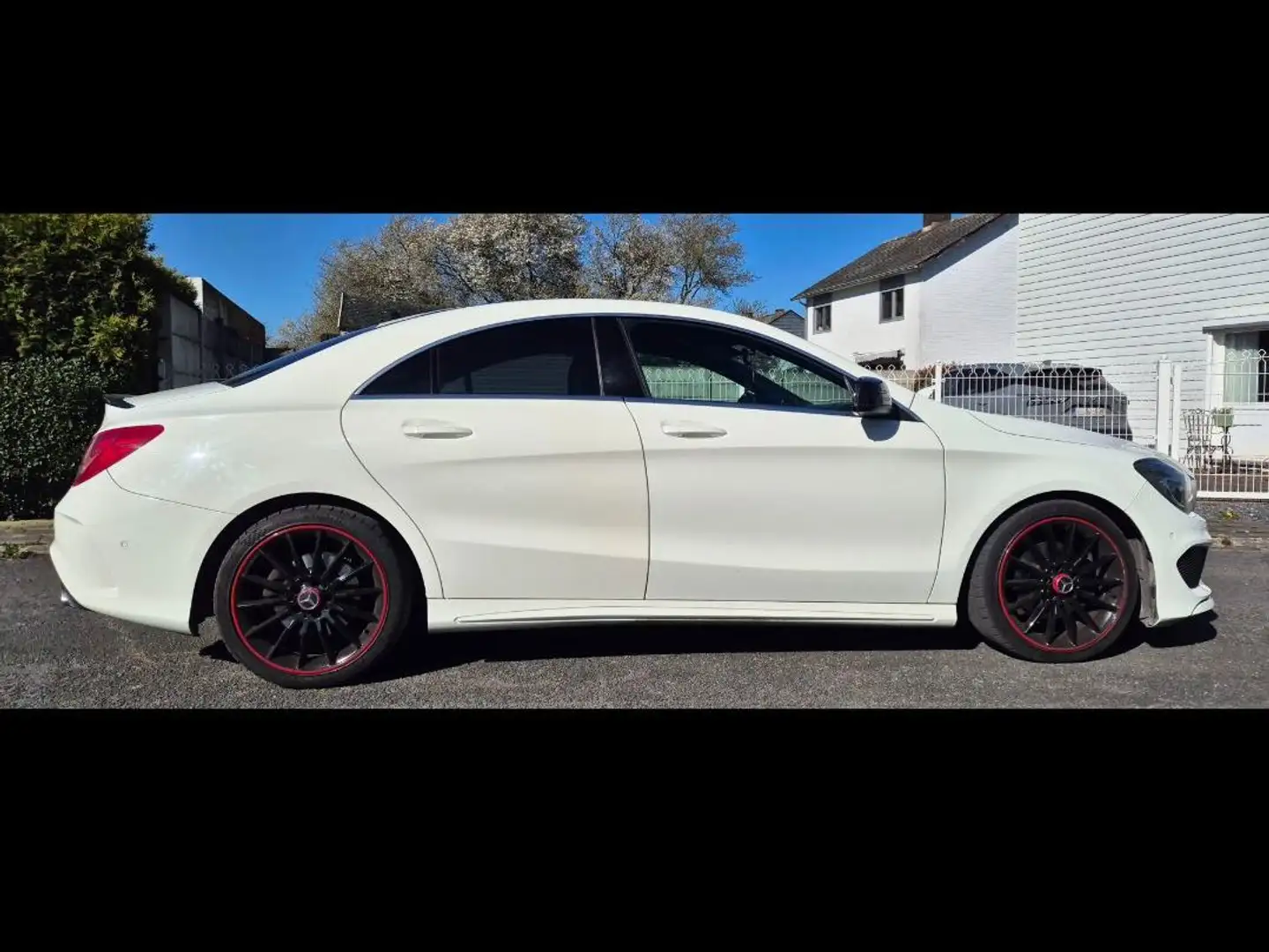 Mercedes-Benz CLA 200 Blanc - 1
