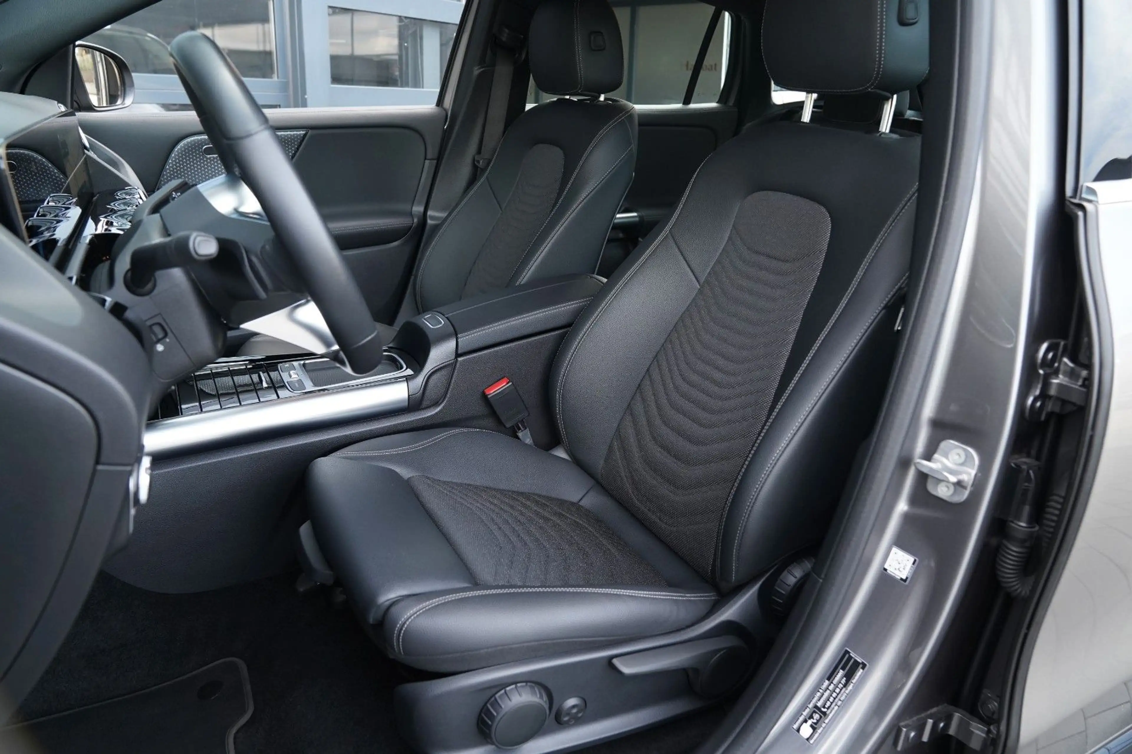 Mercedes-Benz EQA 350 4Matic MBUX Wide -LED-360-Distronic — photo 15