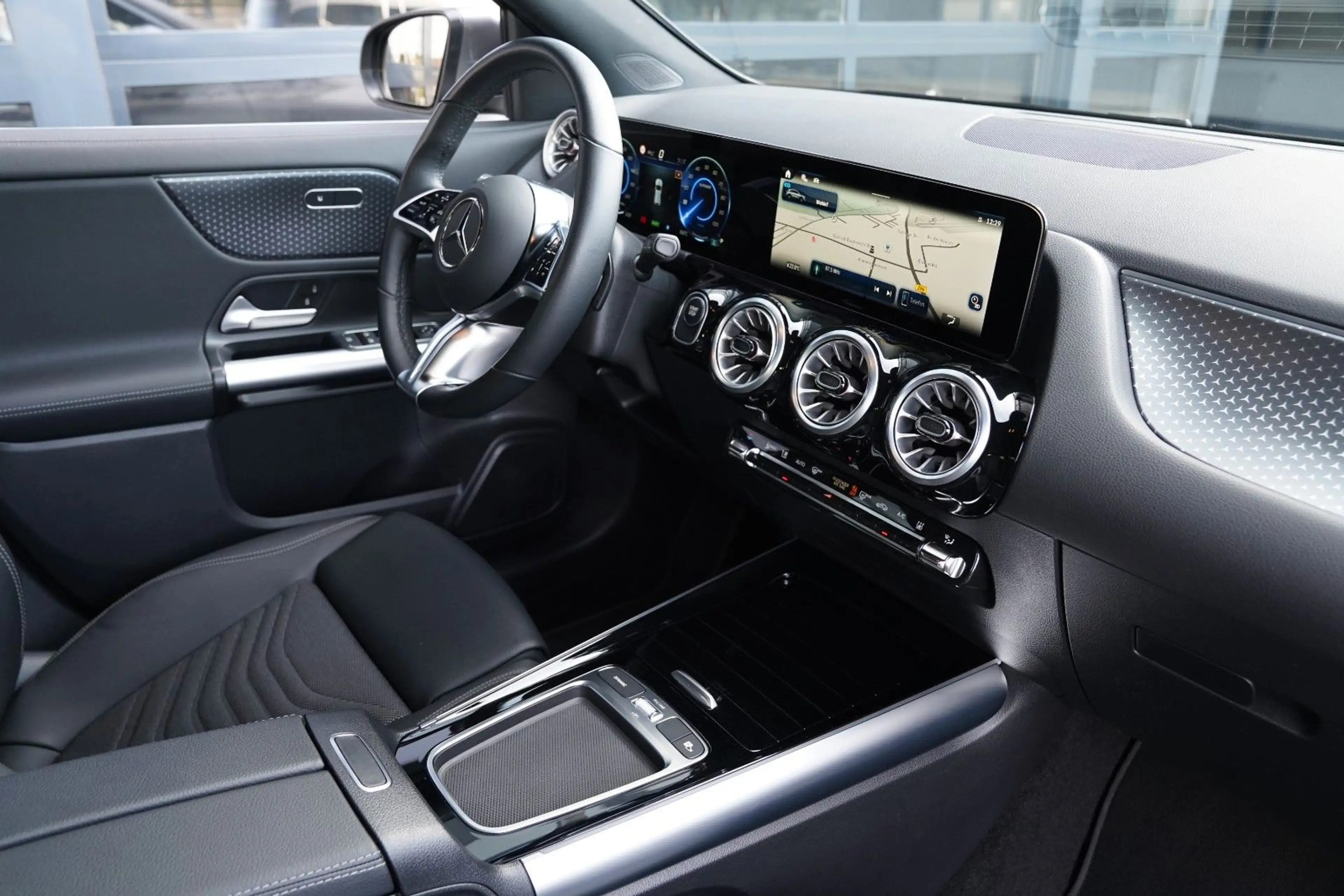 Mercedes-Benz EQA 350 4Matic MBUX Wide -LED-360-Distronic — photo 12