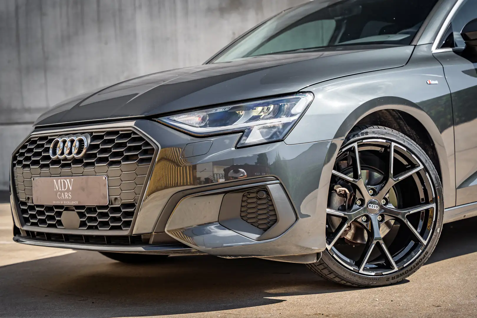 Audi A3 S-LINELOOK Gris - 2