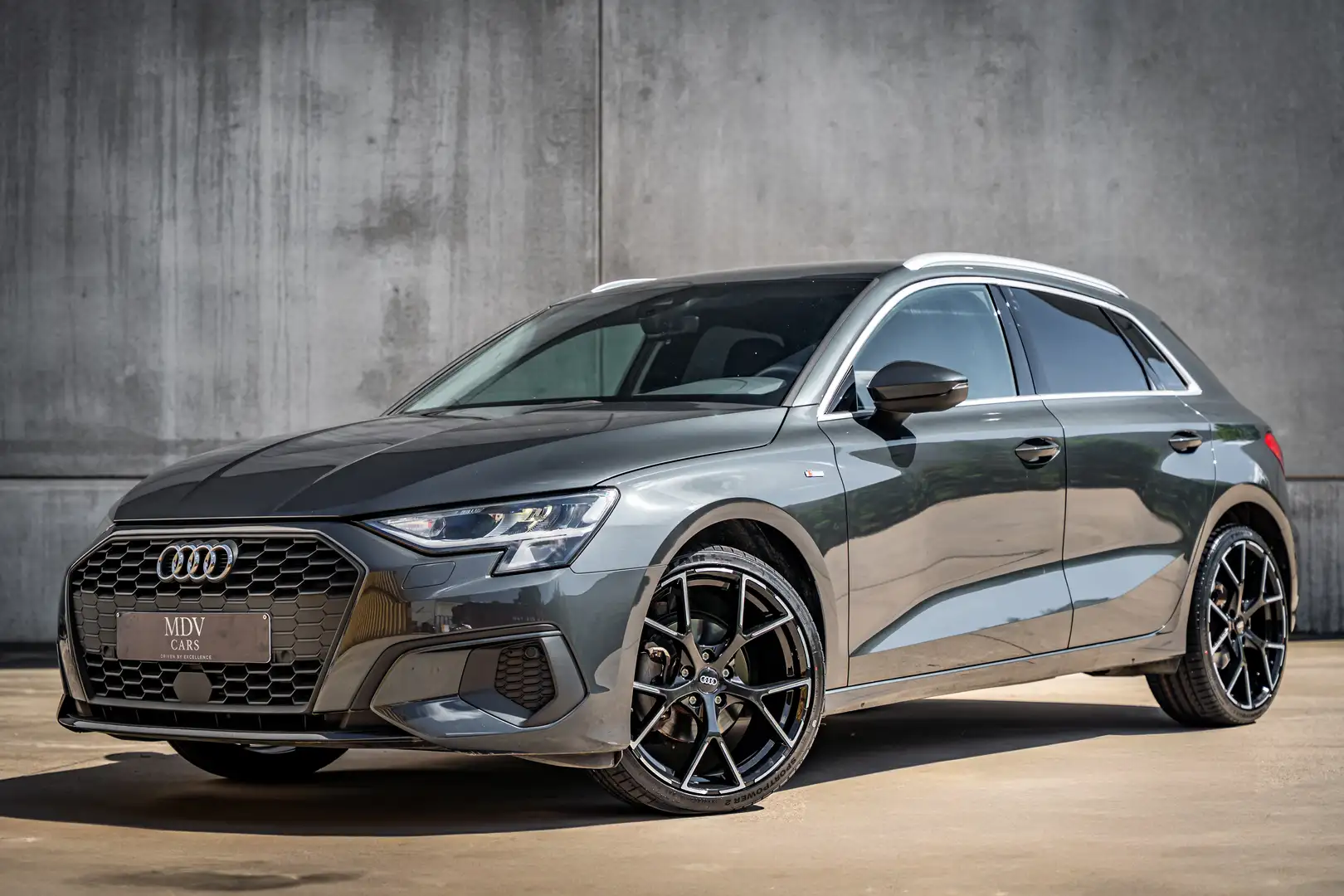 Audi A3 S-LINELOOK Gris - 1