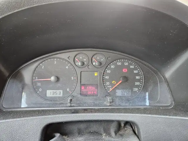 Volkswagen Transporter view 7