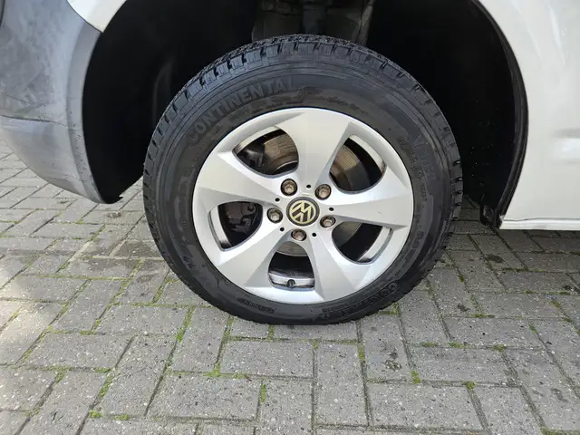Volkswagen Transporter view 5