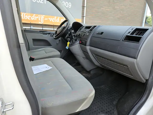 Volkswagen Transporter view 23