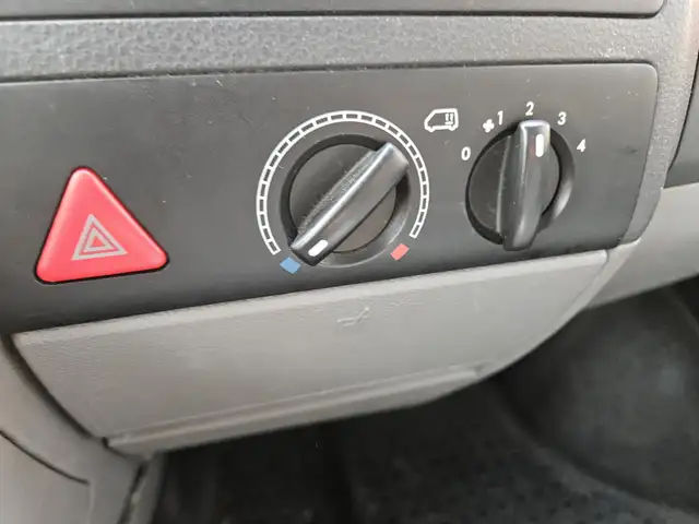 Volkswagen Transporter view 9