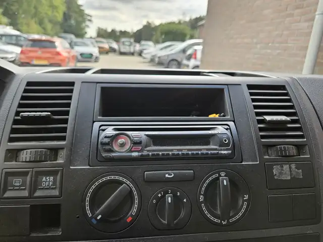 Volkswagen Transporter view 8