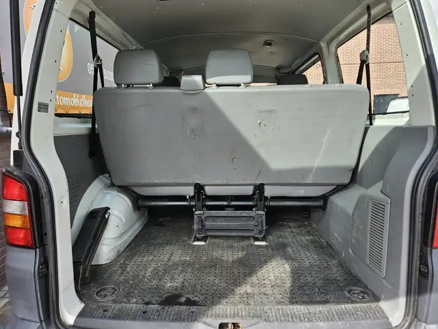 Volkswagen Transporter view 17