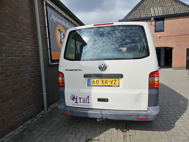 Volkswagen Transporter view 14