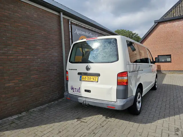 Volkswagen Transporter view 13