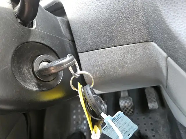 Volkswagen Transporter view 10