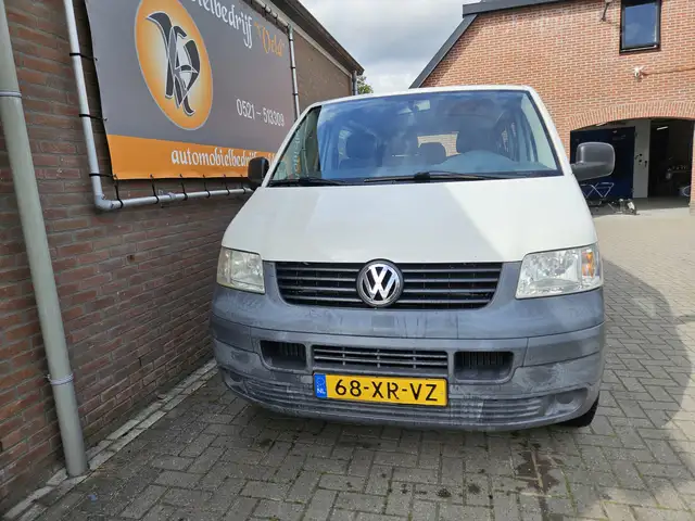 Volkswagen Transporter view 2