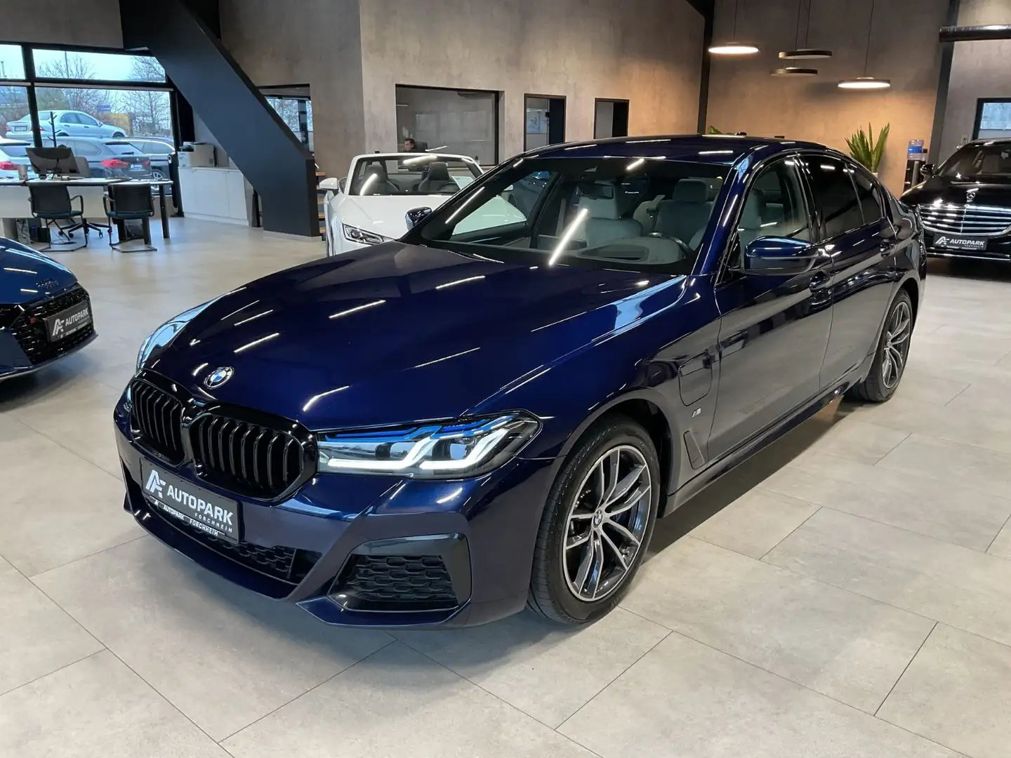BMW 545 e xDr. M Paket Exclusivleder HuD Laserl. Bleu - 1