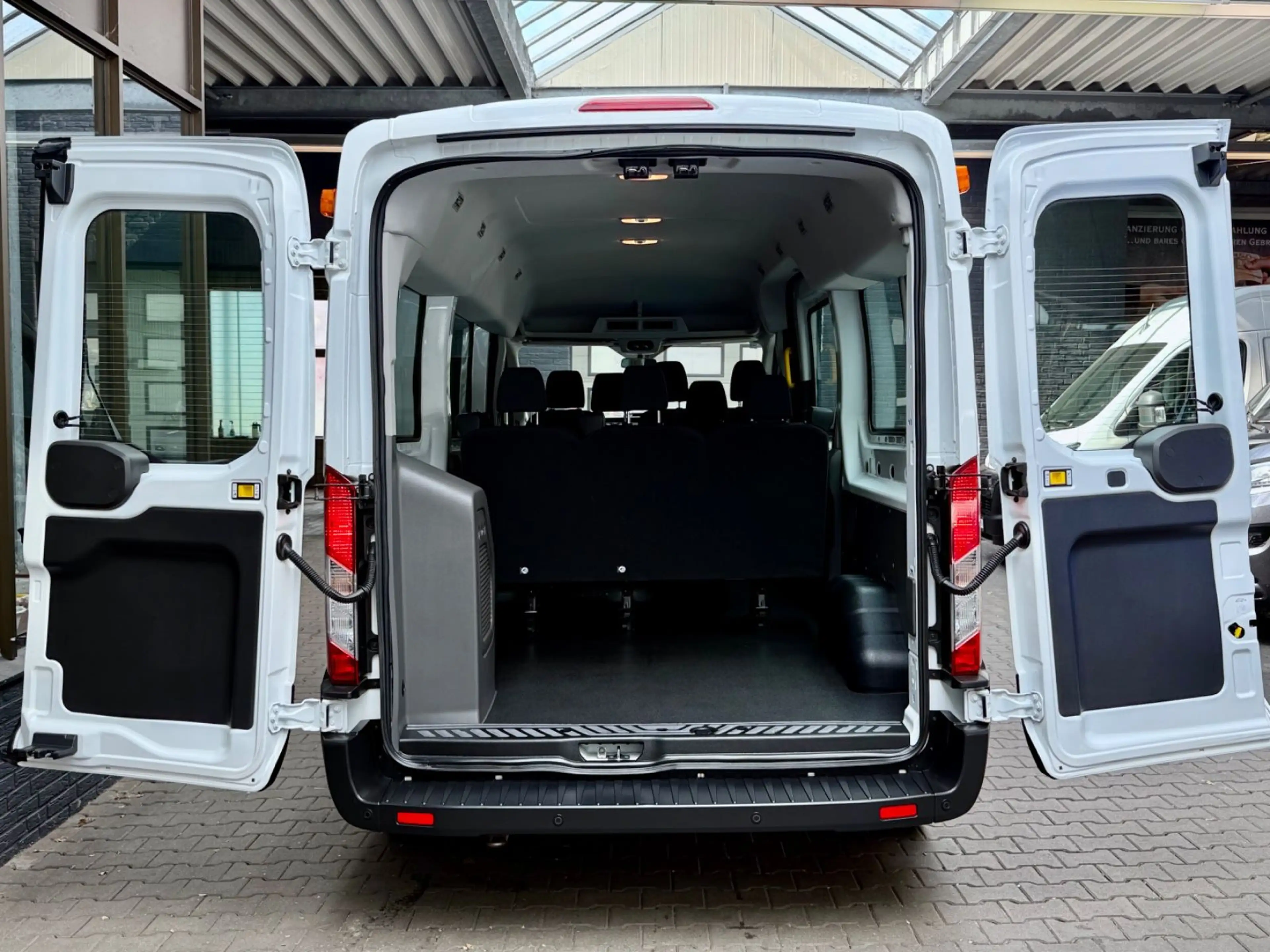 Ford Transit 2.0 D L3H2 BUS 9SITZE 2xKLIMA PDC 1.HAND — photo 9