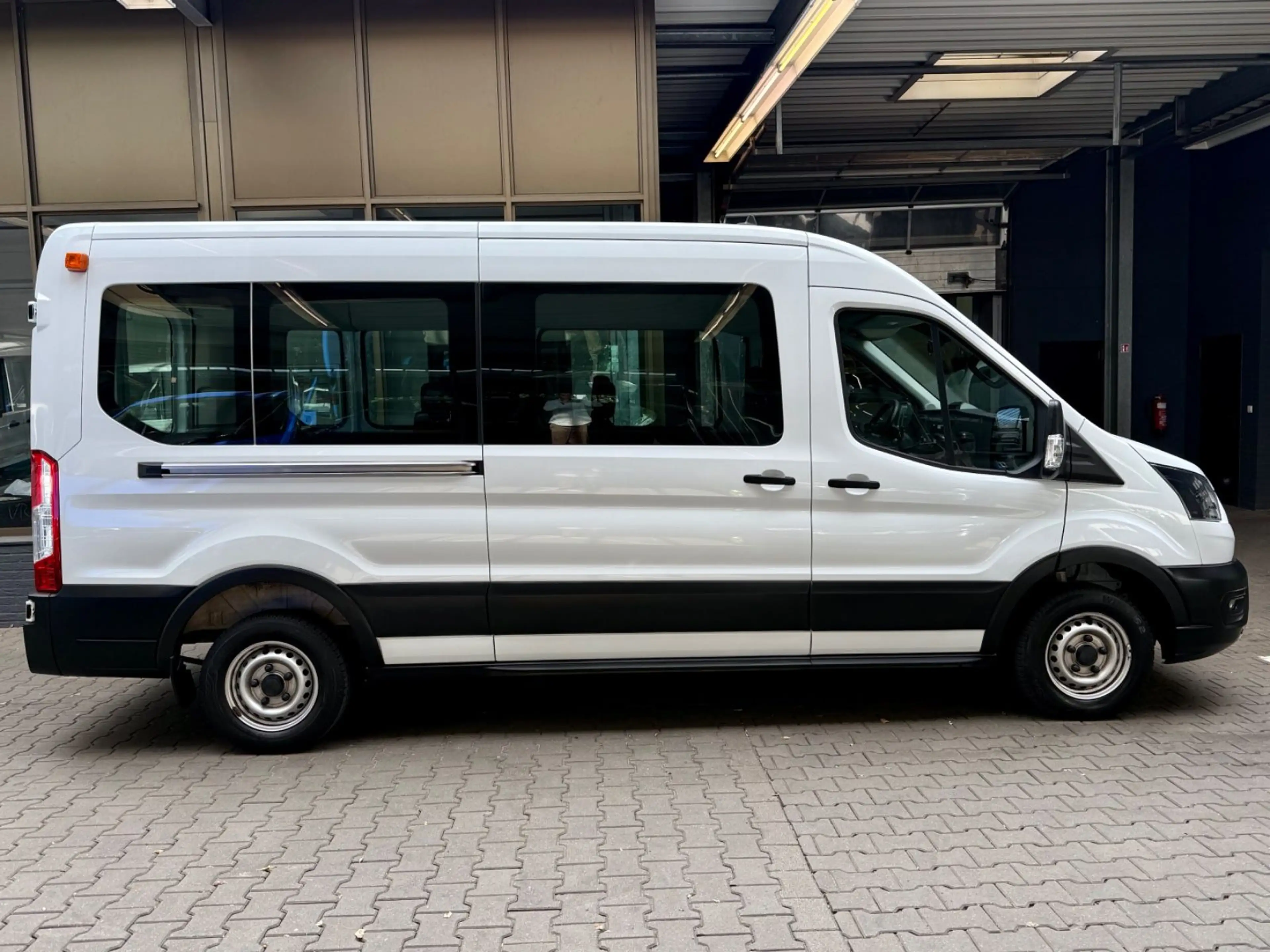 Ford Transit 2.0 D L3H2 BUS 9SITZE 2xKLIMA PDC 1.HAND — photo 12