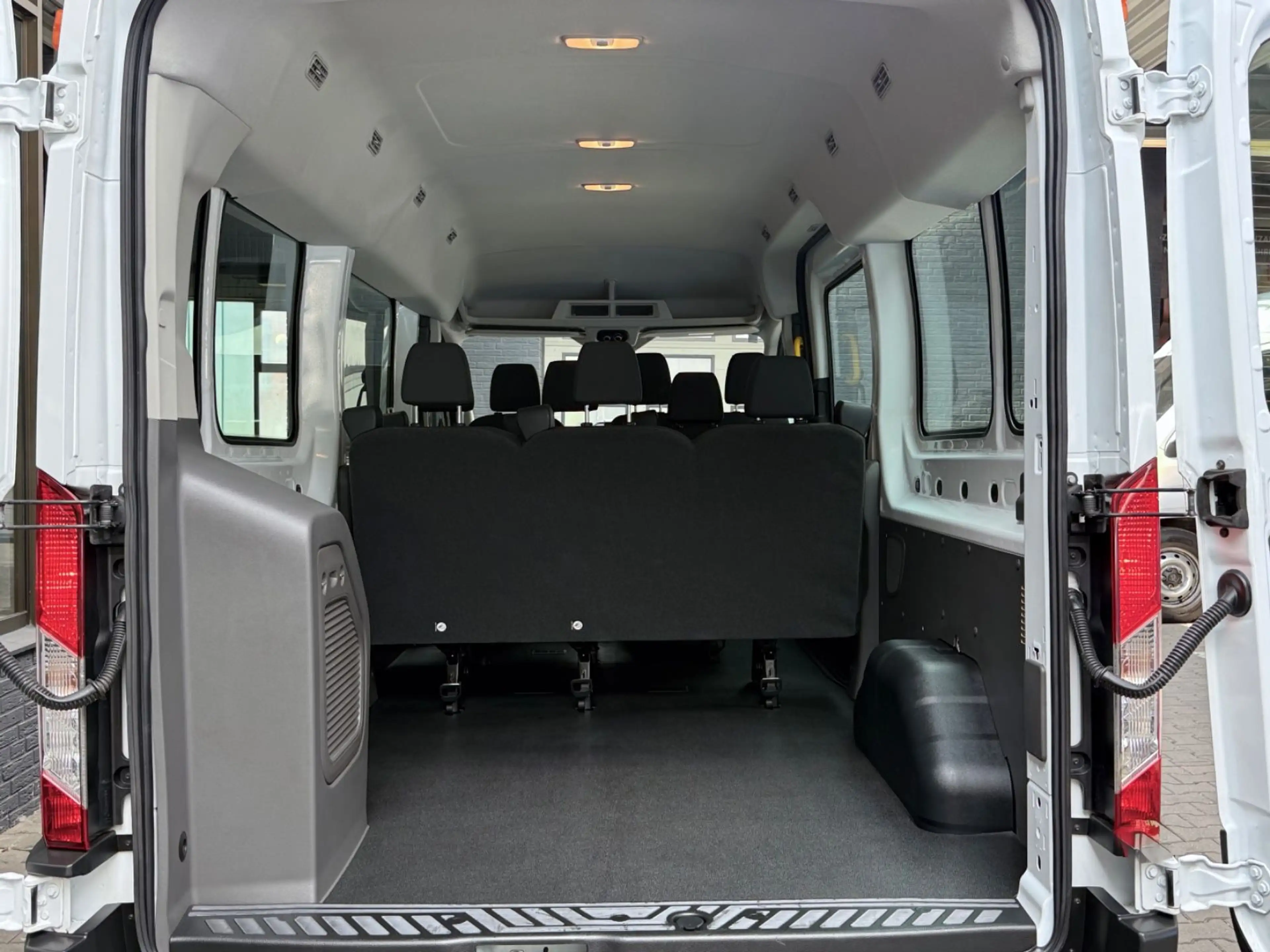 Ford Transit 2.0 D L3H2 BUS 9SITZE 2xKLIMA PDC 1.HAND — photo 10