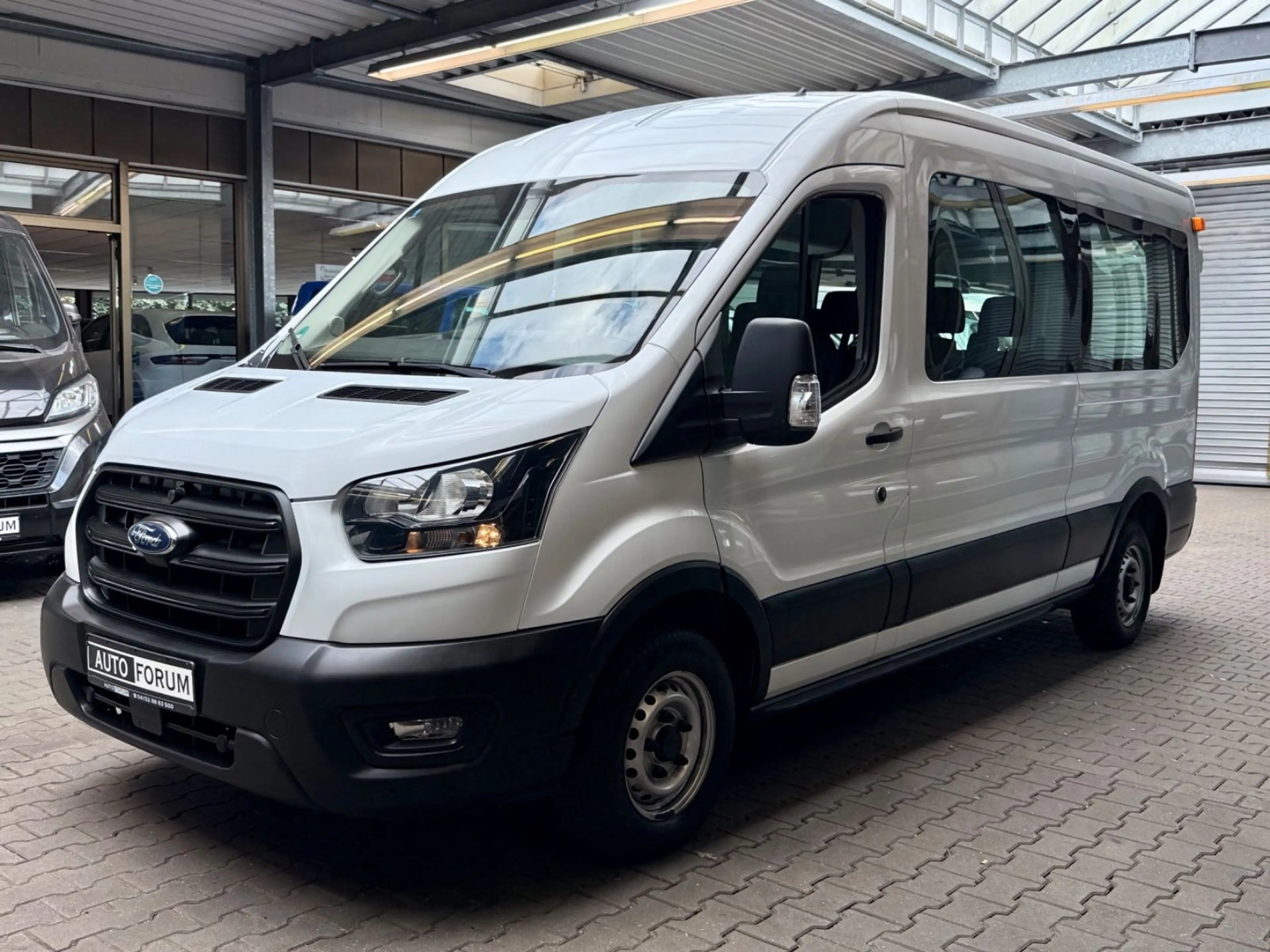 Ford Transit 2.0 D L3H2 BUS 9SITZE 2xKLIMA PDC 1.HAND — photo 5