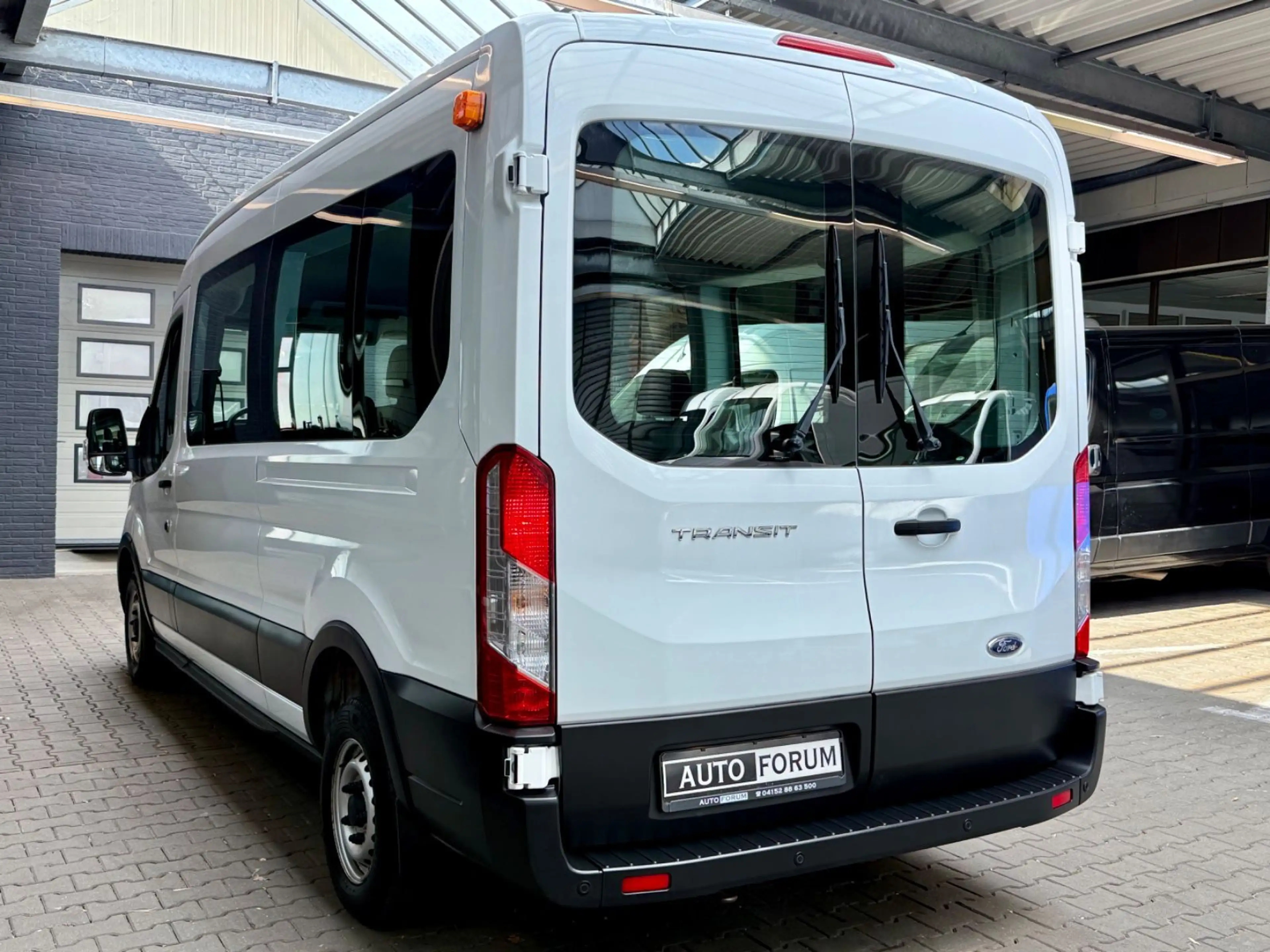 Ford Transit 2.0 D L3H2 BUS 9SITZE 2xKLIMA PDC 1.HAND — photo 7