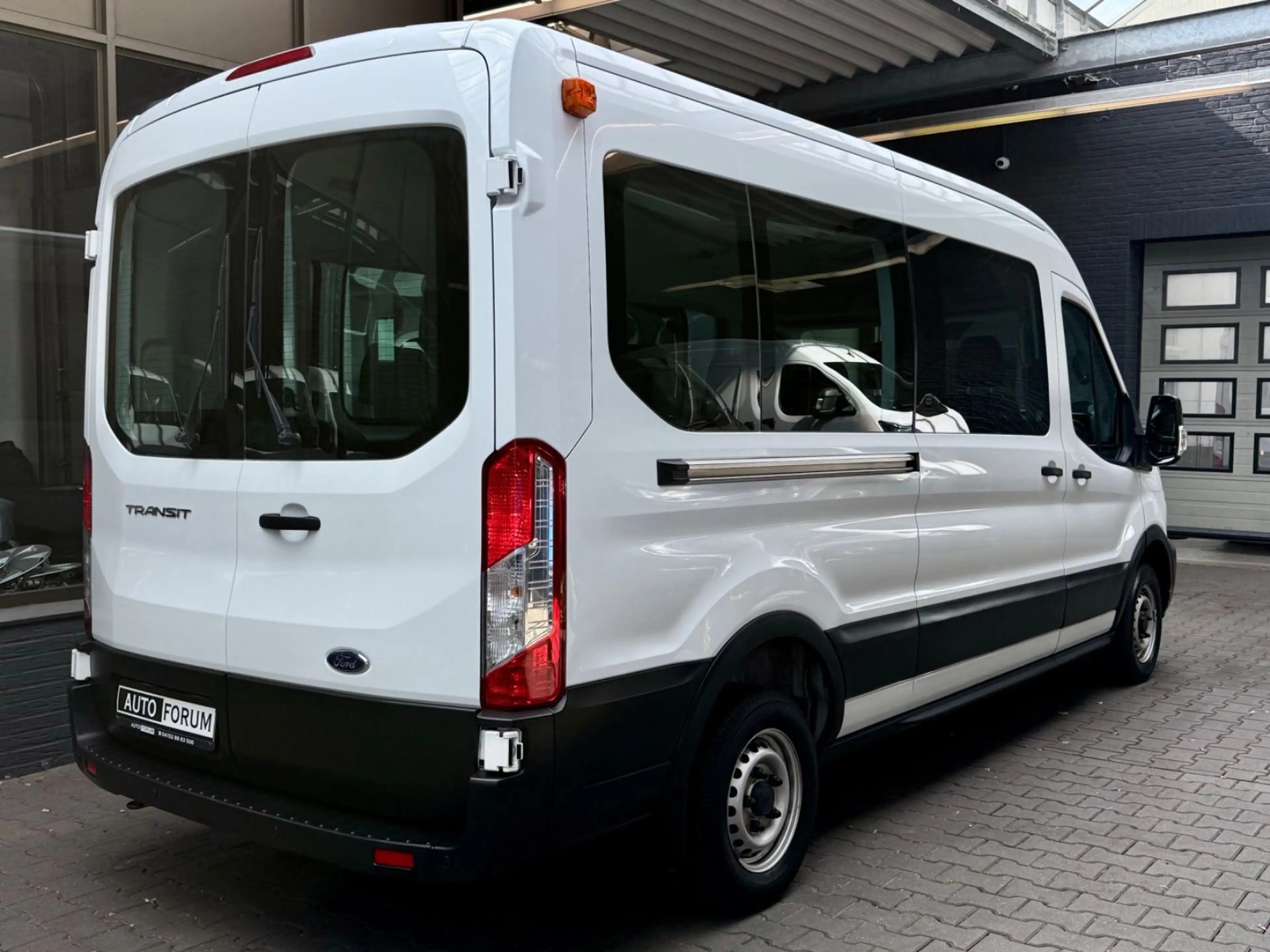 Ford Transit 2.0 D L3H2 BUS 9SITZE 2xKLIMA PDC 1.HAND — photo 11