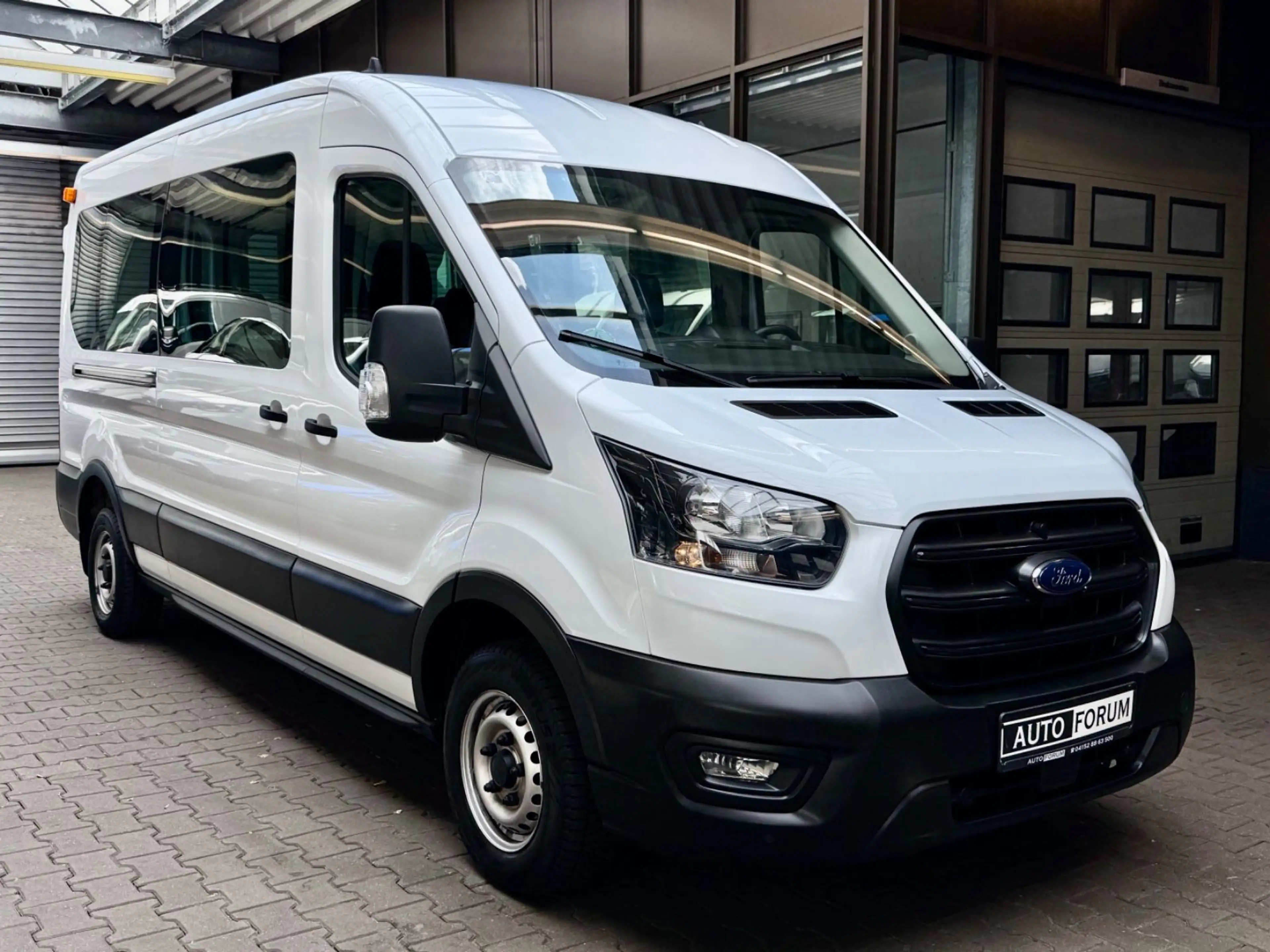 Ford Transit 2.0 D L3H2 BUS 9SITZE 2xKLIMA PDC 1.HAND — photo 2