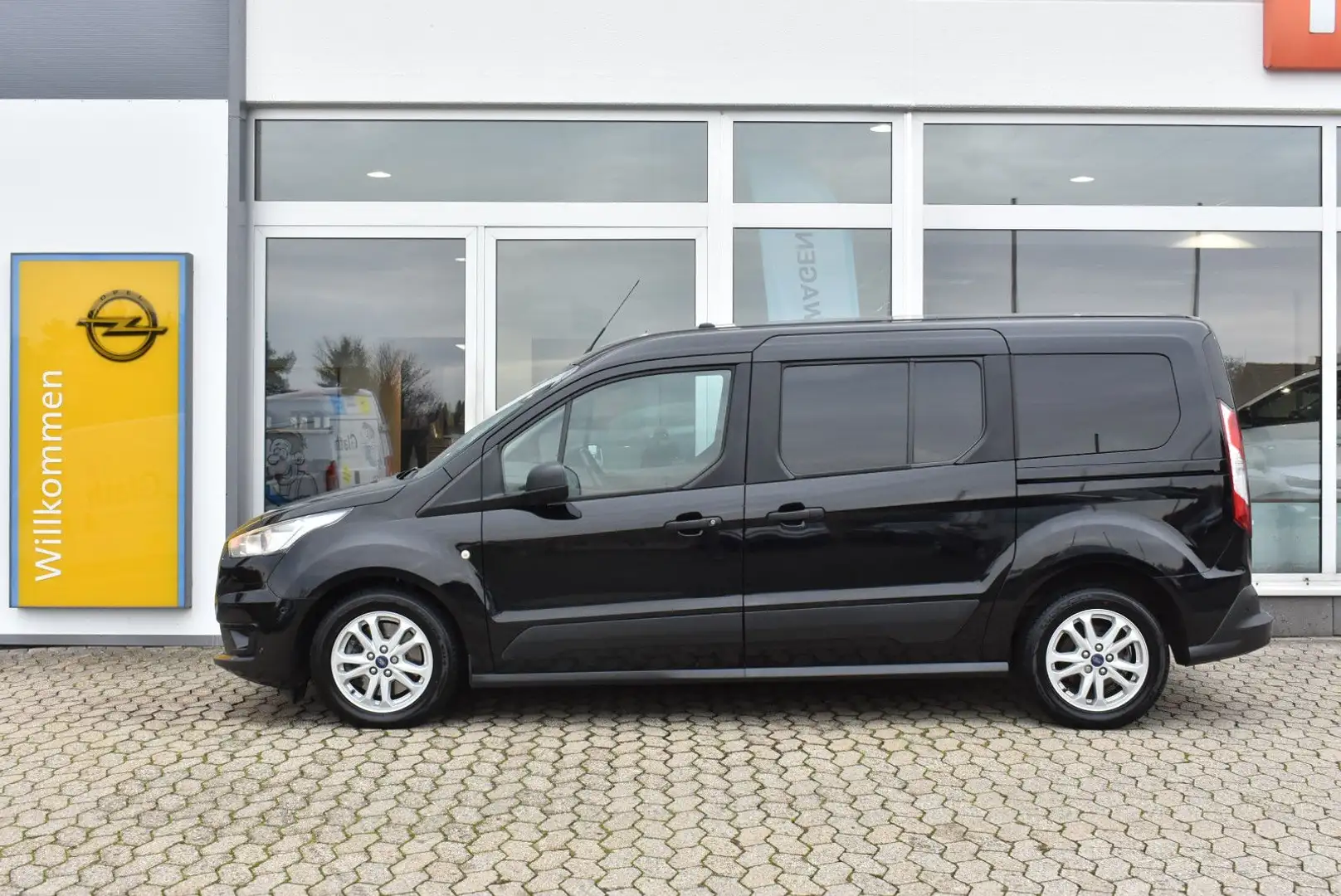 Ford Grand Tourneo Connect Trend Zwart - 1